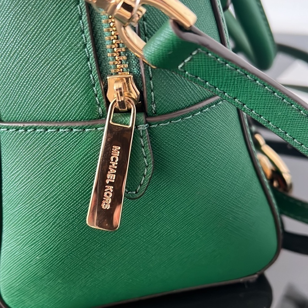 Michael Kors crossbody - Picture 6 of 9